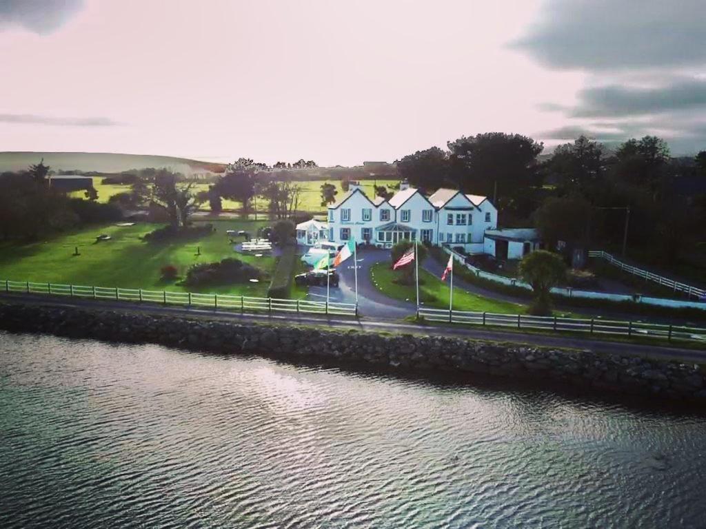 Milltown House Dingle Hotel ภายนอก รูปภาพ